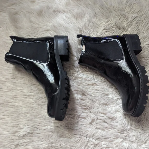 NWT La CANADIENNE Cosner Black Patent Leather Chelsea Boots